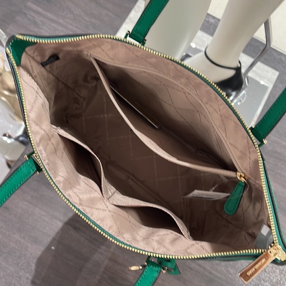 MICHAEL KORS Charlotte Large Leather Top-Zip Tote
Palmetto Green - Picture 10 of 16